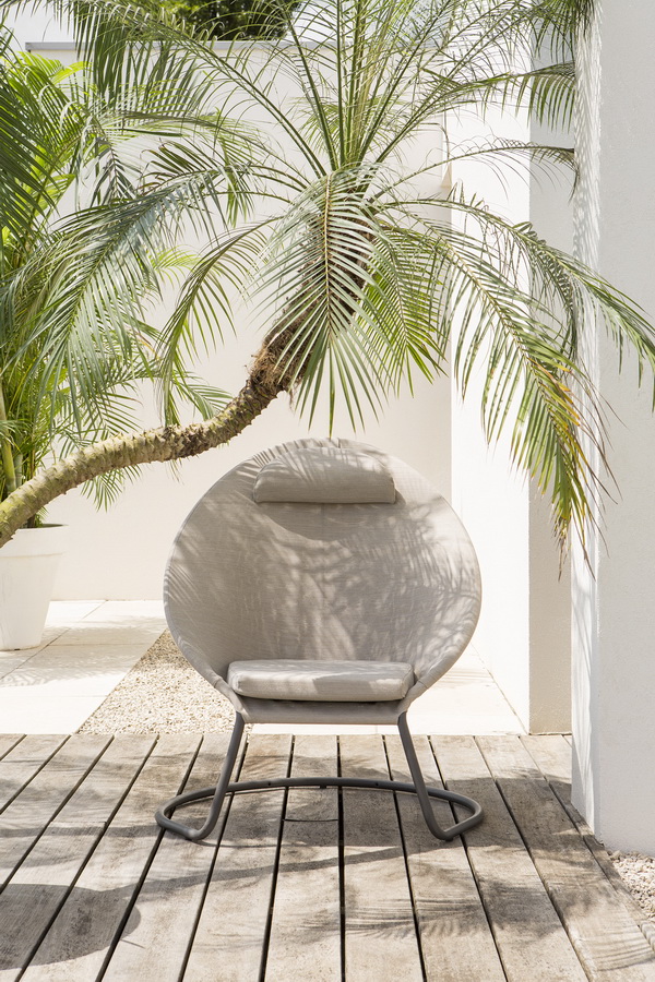 Sessel unter Palme